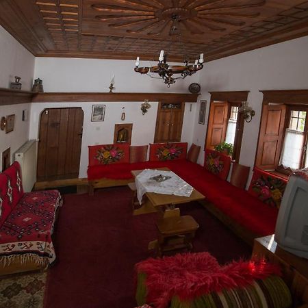 Astraka Guesthouse I Pápingo Eksteriør bilde
