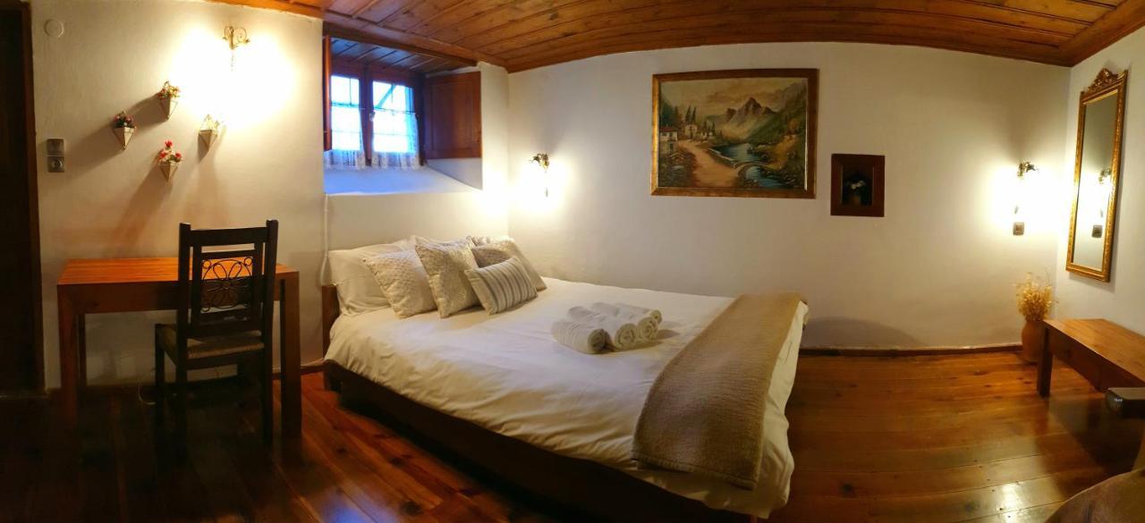 Astraka Guesthouse I Pápingo Eksteriør bilde