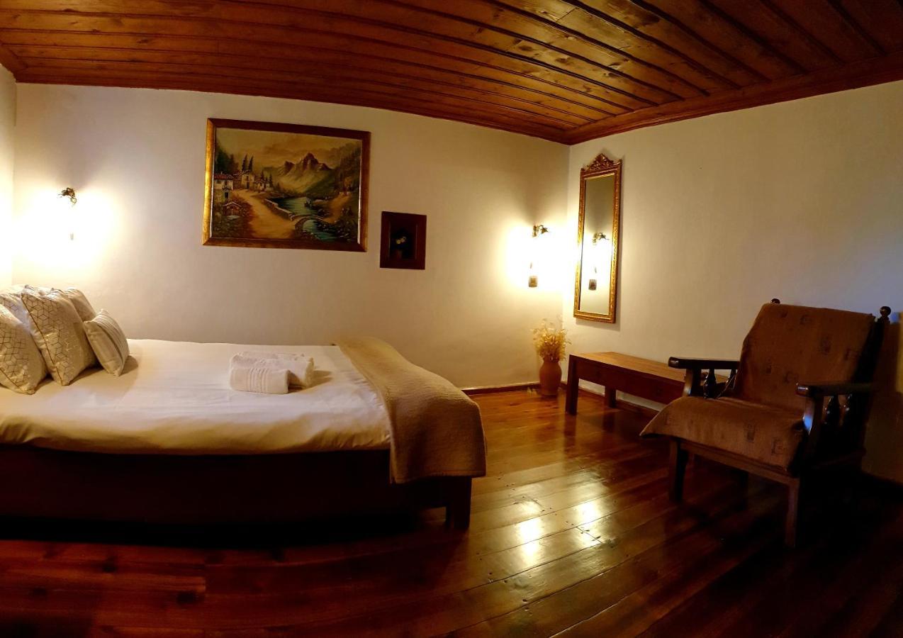 Astraka Guesthouse I Pápingo Eksteriør bilde