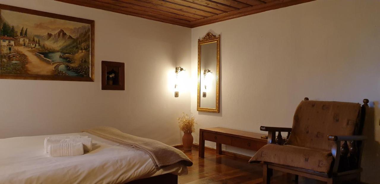 Astraka Guesthouse I Pápingo Eksteriør bilde