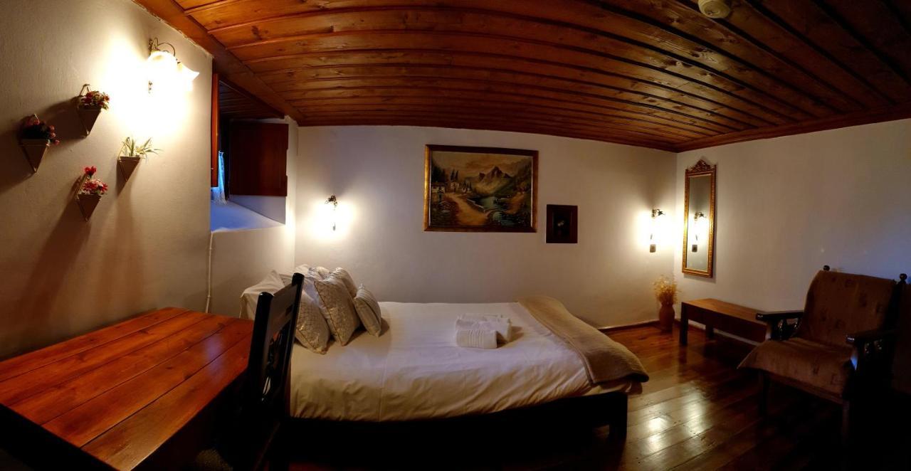 Astraka Guesthouse I Pápingo Eksteriør bilde