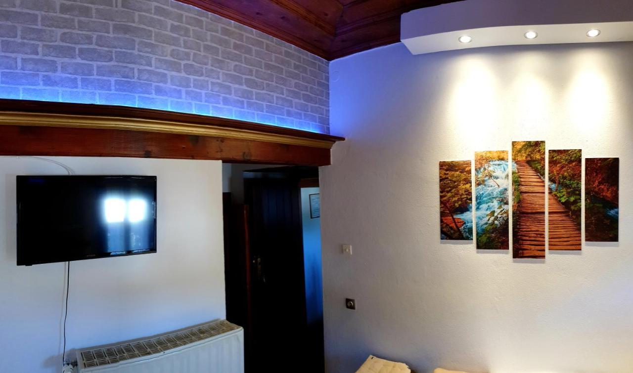 Astraka Guesthouse I Pápingo Eksteriør bilde