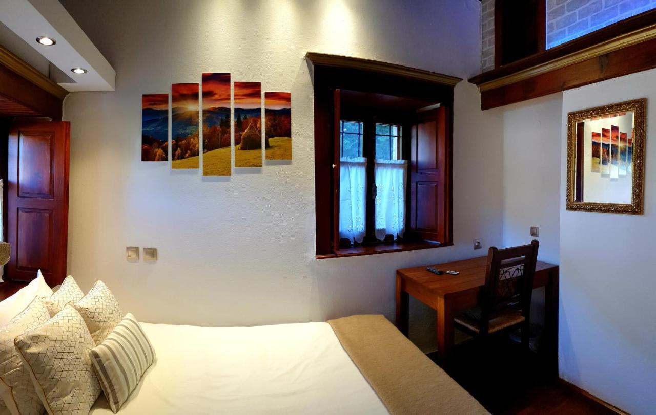 Astraka Guesthouse I Pápingo Eksteriør bilde